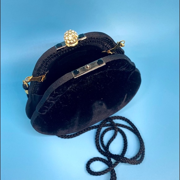 Y and S Original - Vintage Velvet Clam Shell Evening Clutch with Jeweled Clasp - Picture 7 of 11